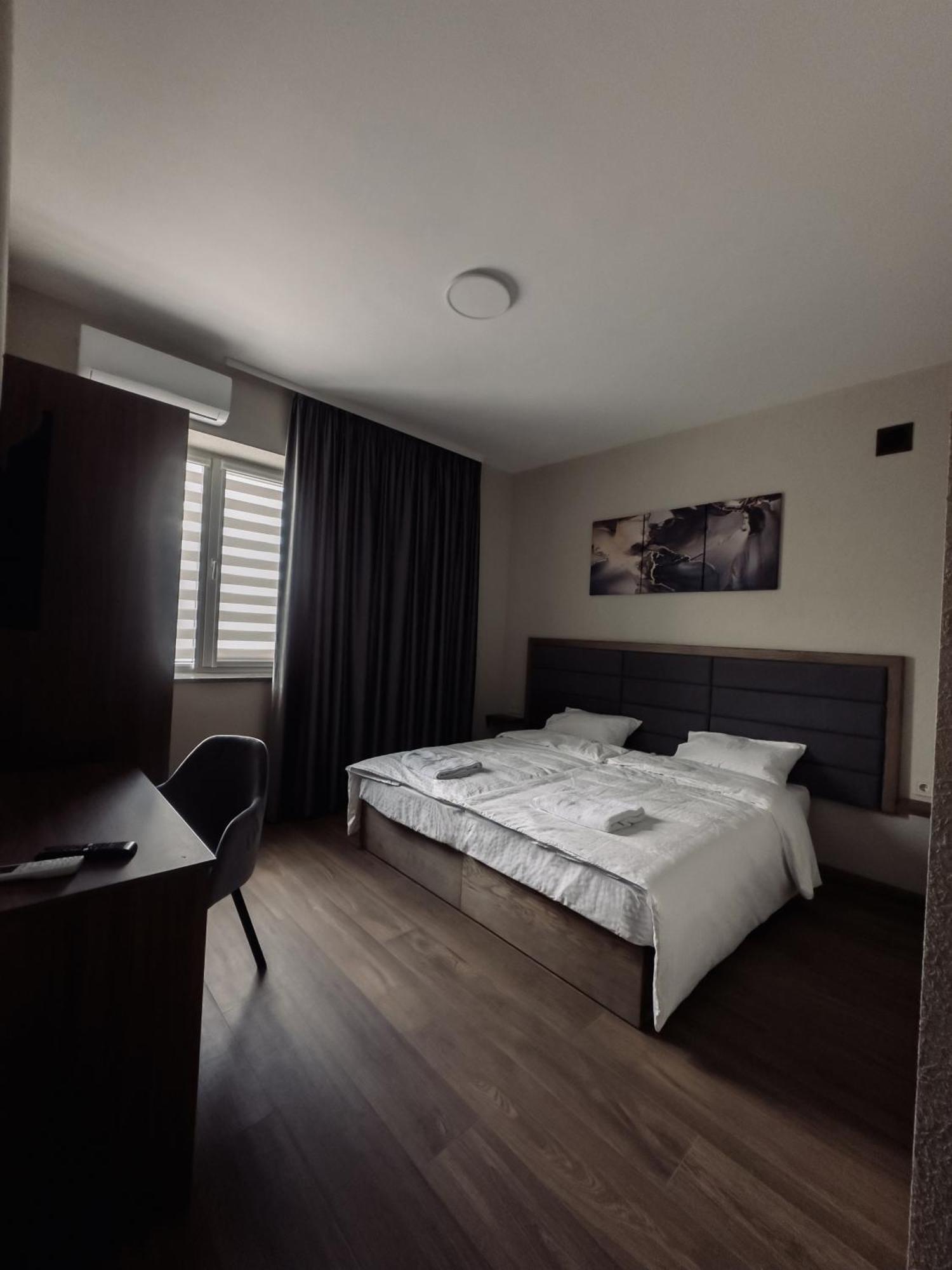 Nesvit Hotel Kiew Exterior foto